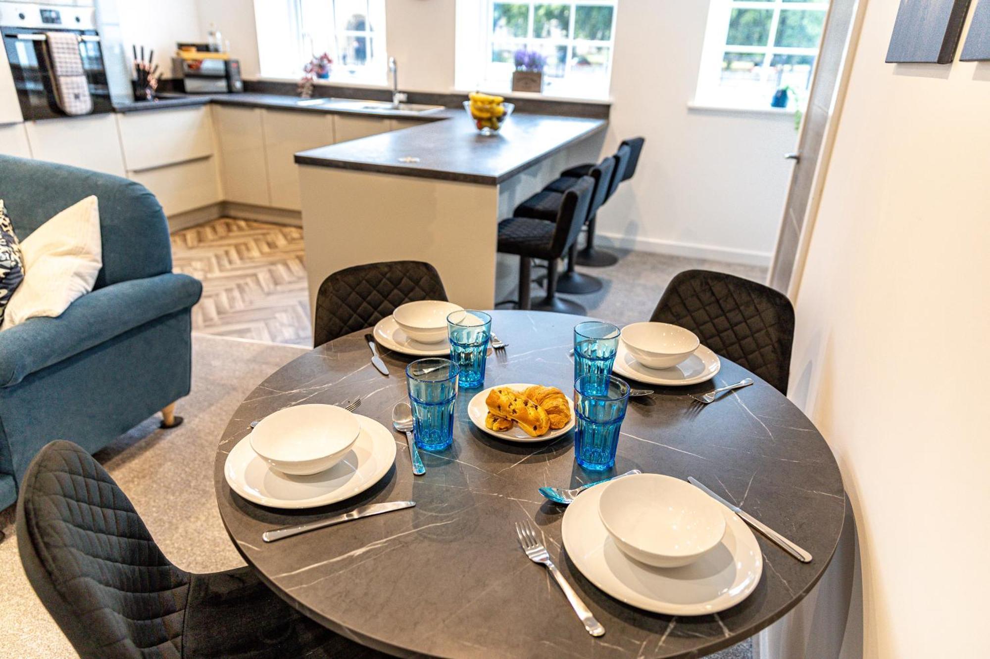 Stylish & Contemporary 2-Bed Townhouse - Parking - Wi-Fi - Netflix Apartment Worksop Exterior photo