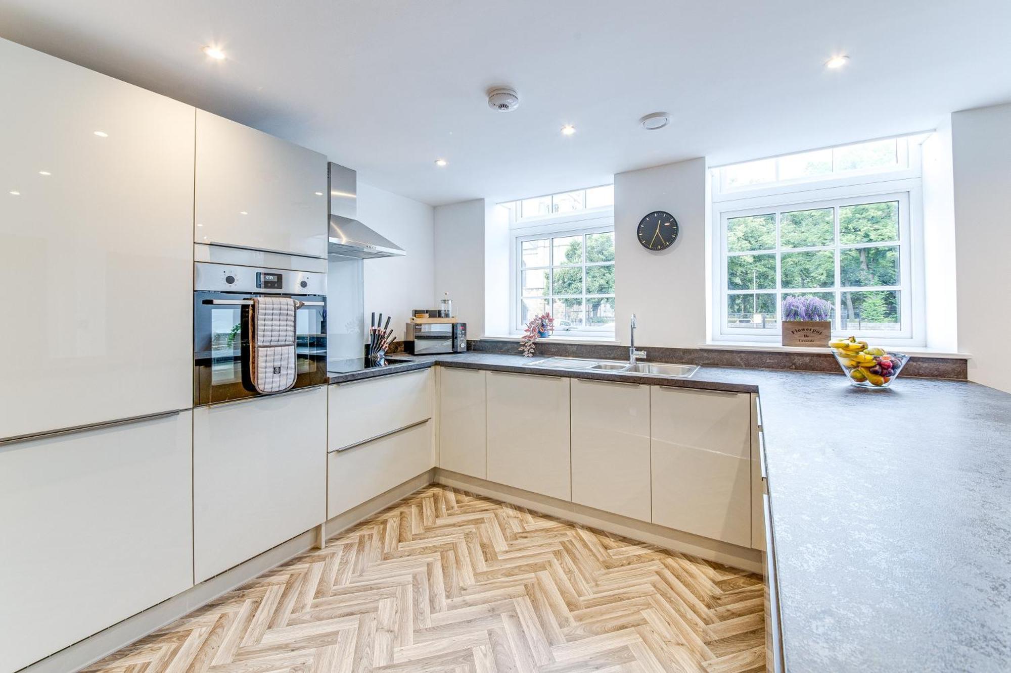 Stylish & Contemporary 2-Bed Townhouse - Parking - Wi-Fi - Netflix Apartment Worksop Exterior photo