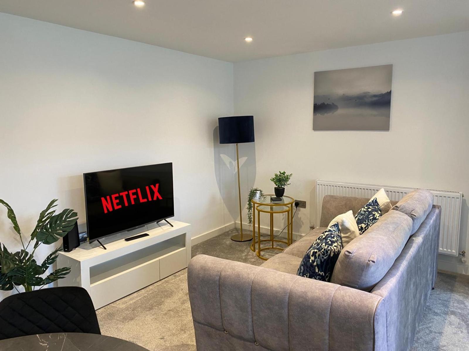 Stylish & Contemporary 2-Bed Townhouse - Parking - Wi-Fi - Netflix Apartment Worksop Exterior photo